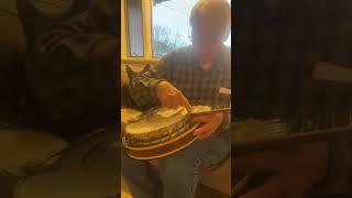 How to put on a Huber Banjo strap with Geoff Hohwald