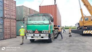 Car cupboard for container truck