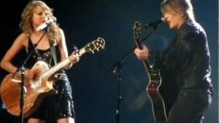 Taylor Swift and Johnny Rzeznik of the Goo Goo Dolls sing "Iris"