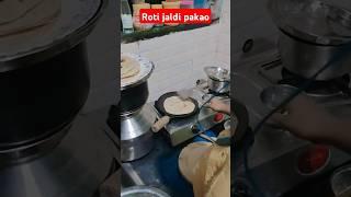 #roti jaldi pakao#viralshortvideo #vlog#raatke1bajekiyakhanapack#ekmotahathighumechala#cooking#food