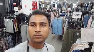 morena ka  V  Mart  me shoping karte huye