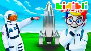 Les enfants jouent aux astronautes avec une fusée | Les enfants font semblant de jouer !  Kidibli