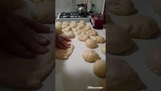 Сдобные булочки с вишнёвый джемом #булочки #выпечка  #recept #рецепты #быстроетесто