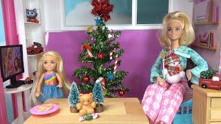 Barbie and Chelsea at Barbie Dream House Surprise Christmas Decorating