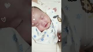 분유 먹다 자는 아기 , 엄마 소리에 박장대소 