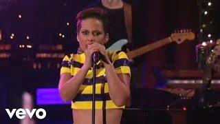 Alicia Keys - Girl On Fire (Live on Letterman)