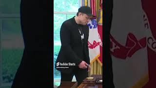 Trump Awards Musk Golden Key for DOGE Work