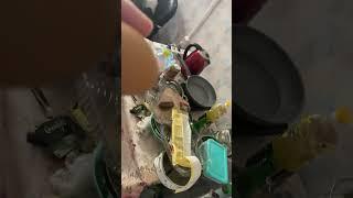 Правда ли что когда желток яйца трясёт оно тухлое ?