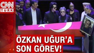 Özkan Uğur'a son görev! Oğlu Alişan Uğur ve eşi Aysun Aslan'dan duygulandıran konuşma