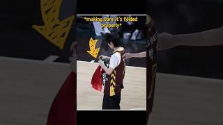 Park Han folding the banner nicely before handing to JL  #박한 #제이엘 #universeleague