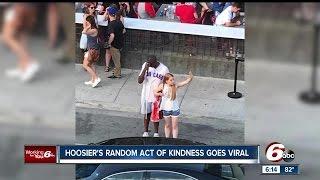 Hoosier's random act of kindness goes viral