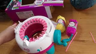 unboxing Girls Creator 22 needle knitting machine and cast on