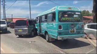 Aanrijding PL Bus En Personenwagen | Suriname Today