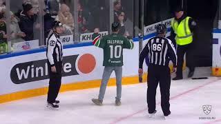 БОЛЕЛЬЩИК ВЫБЕЖАЛ НА ЛЁД В МАТЧЕ АК БАРС-СКА @KHL