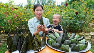 "On Rainy Days, Thuy Stays Home to Make Green Bean Rice Cakes to Take to the Market to Sell".