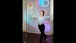 美女春雨表演即兴舞蹈《故乡的炊烟》欣赏