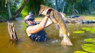 Noodlin' For MONSTER CATFISH With Hands ONLY!! (Scary Catfish Hole)