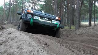 Lada Niva im Offroad Park Jänschwalde