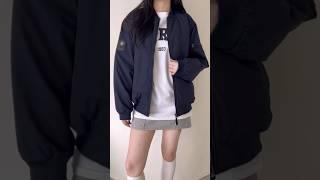 의류 생산 전문 도매몰 도매찜 커플 남여공용 항공 패딩 점퍼 입니다. 블랙과 네이비 컬러 출시. 미니멀한 디자인에 딱 좋은 기장감으로 데일리하게 활용하기 좋아요 #인기상품