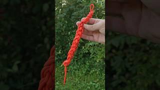 Tying a daisy chain for quick and easy rope/paracord storage 🪢