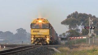 4AM5 Pacific National Container Freight Train At Level Crossing (20/9/2012) - PoathTV Railways