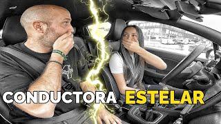 Con SOLO 14 años CONDUCE como una EXPERTA aprende a CONDUCIR un COCHE desde CERO