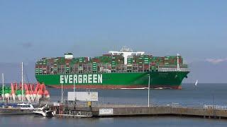 EVER GIFTED   Containership  Flag: Singapore   GT: 219352  DWT: 198886  400 x 59 m  Year Built: 2018