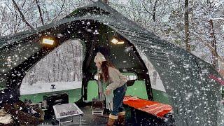 Heavy snow camping in 9kg inflatable hot tent alone relaxing - snowfall - ASMR