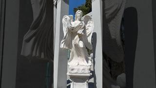 Such a stunning gravesite