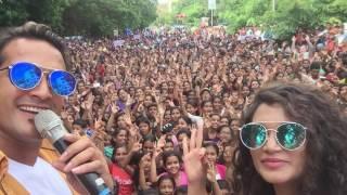 Anchor Chetan Agarwal & Anchor Neetu Bhatia Hosting Huge Audience at Lokmat Dhamaal Galli Pune.