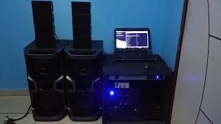Teste som do quarto tocando eletrônica