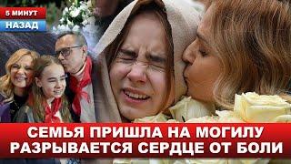 "На могиле ТЫСЯЧИ БУКЕТОВ" Вдова Левкина вернулась на его могилу и горько плачет