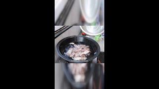 《阿强教你做东北铁锅炖，食材大集合，吃得超满足！》