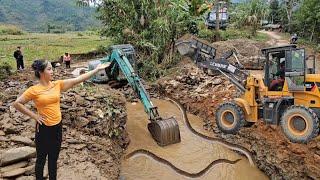 The excavator excavates the foundations to make the sewer for the river