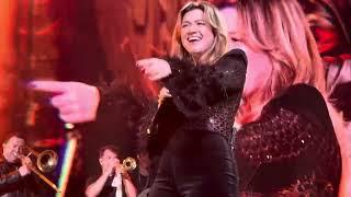 Kelly Clarkson performs Walk Away in Atlantic City, New Jersey on 5.9.25