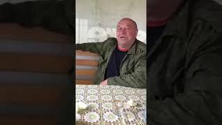 Вы там друг друга стоите!