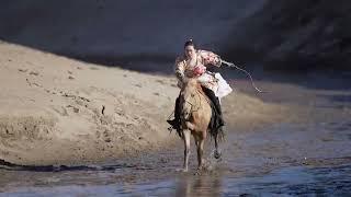 内蒙古骑马 Riding Horses in Inner Mongolia