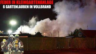 [GROßEINSATZ DER FEUERWEHR DÜSSELDORF!] - 6 Gartenlauben in Vollbrand ~ Starke Rauchentwicklung -