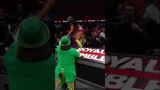 Hornswoggle chases after Zelina Vega #Short