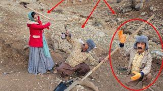 Cameraman helps Mirza Ali and his second wife after a robbery from a cave