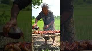 Grandma Cook: hickens roast in a long bamboo