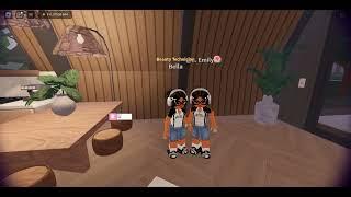 Playing Berry.avenue with my sis so fun (RATE OUR OUTFITS IN THE COMMENTS)