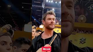 Chris Hemsworth shows how effortless stardom can look