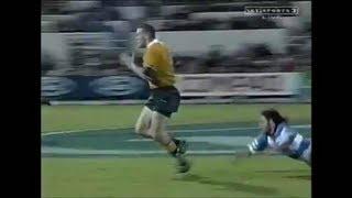 Agustín Pichot try saving tap tackle on Chris Latham