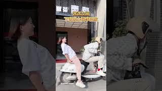 下班回家路上偶遇女婿送女同事回家，这才是男女之间的正确坐车方式。 #funny #高能段子手 #搞笑