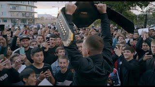 Пётр Ян привез пояс UFC в Омск. Встреча с фанатами. Толпа в центре города | Без комментариев | HD