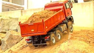 RC TRUCKS STUCKING//HEAVY HAULAGE RC TRUCK ACTION//CONSTRUCTION-WORLD//MUDDY RC TRAC