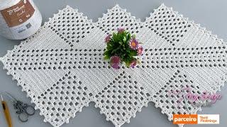 SUPER EASY! Free step by step crochet table runner!