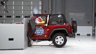 2013 Jeep Wrangler 2-door driver-side small overlap IIHS crash test