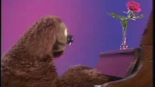 The Muppet Show: Rowlf - "Show Me a Rose"